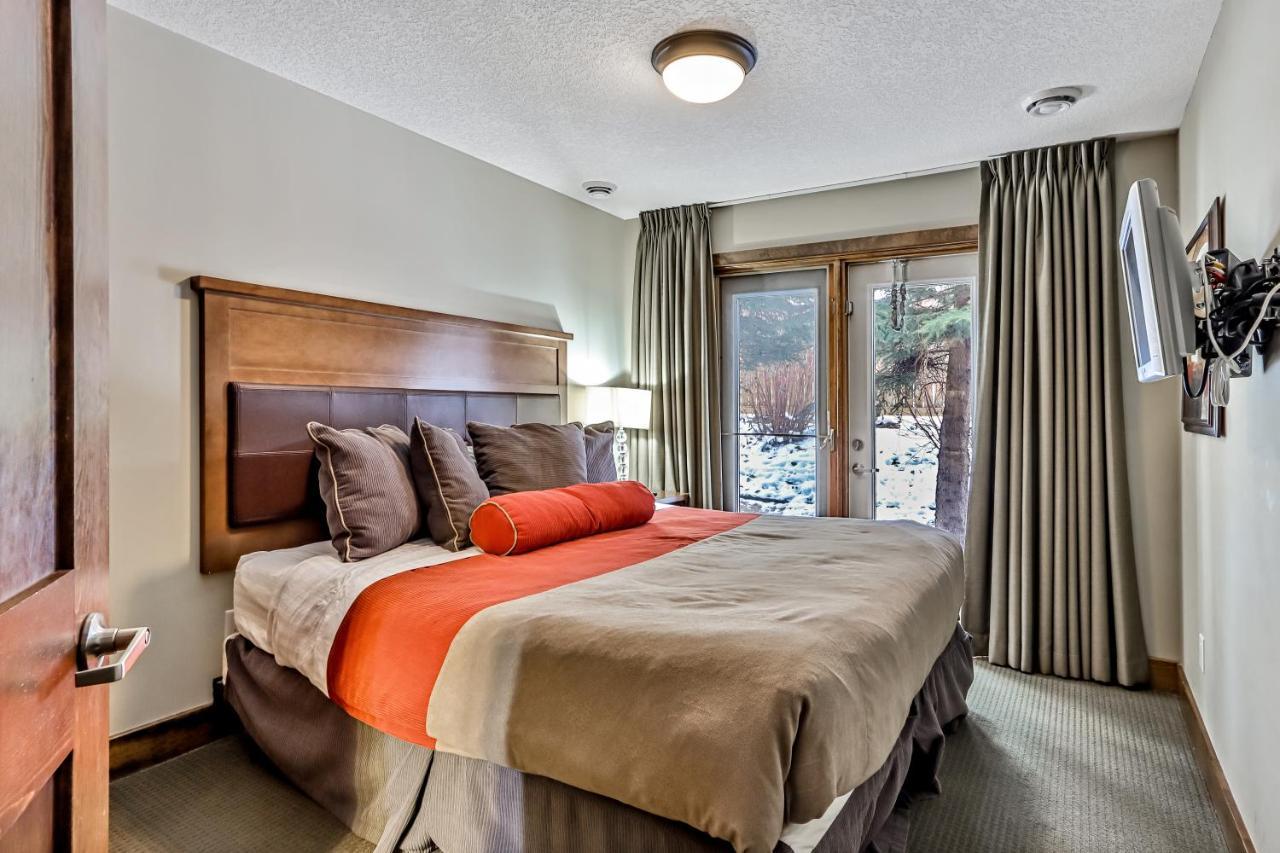 Spacious Mountain 2 Bedroom With Hot Tub Managed By Little Sister Getaways Canmore Exterior photo